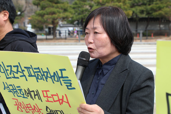 한명희 민중민주당 대표가 기자회견문을 낭독하고 있다. [사진-통일뉴스 김래곤 통신원]