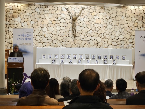 유가족 인사를 하고 있는 서도원 열사의 아들인 동훈 씨.&nbsp;[사진-통일뉴스 이계환 기자]