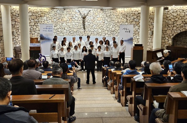 이소선 합창단의 추모공연.&nbsp;[사진-통일뉴스 이계환 기자]