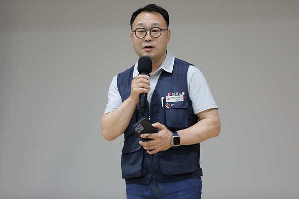 함재규 민주노총 부위원장 겸 통일위원장이 격려사를 하고 있다.&nbsp;[사진제공-민주노총 27기 중앙통일선봉대]