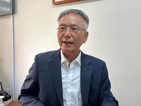 주 대표는 이재명 정부가 "미국의 요구를 다 들어주어야 자신들이 더 많이 얻어낼 수 있을 것이라는 그릇된 망상에서 벗어나야 한다"며, 자주성을 실현해야 한다고 강조했다. [사진-통일뉴스 서영빈 기자]