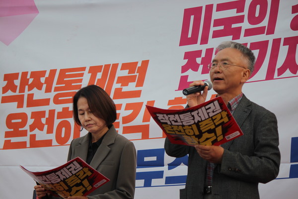 주재석 자주연합 상임대표(오른쪽)와 이연희 평화너머 공동대표 [사진-통일뉴스 이승현 기자]