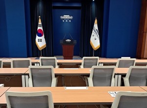 <b>청와대</b>, 우크라이나 향해 "공식 해명과 <b>사과</b>" <b>요구</b>